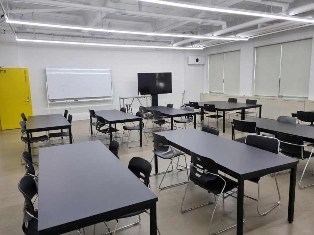 작업대 상판 교체 작업 기존 철제 프레임 유지 산업용 작업대 상판 교체 시공 모습